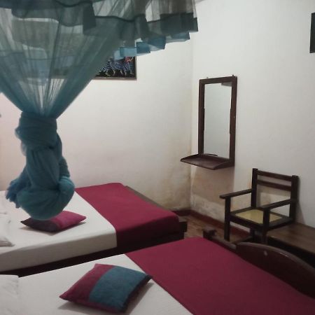 Bevary City Hotel Anurâdhapura Extérieur photo