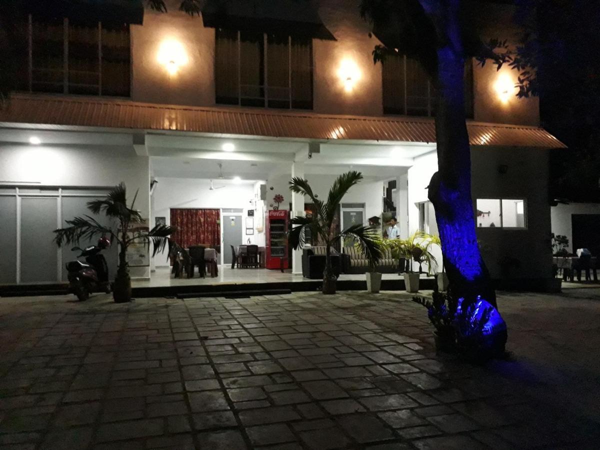 Bevary City Hotel Anurâdhapura Extérieur photo