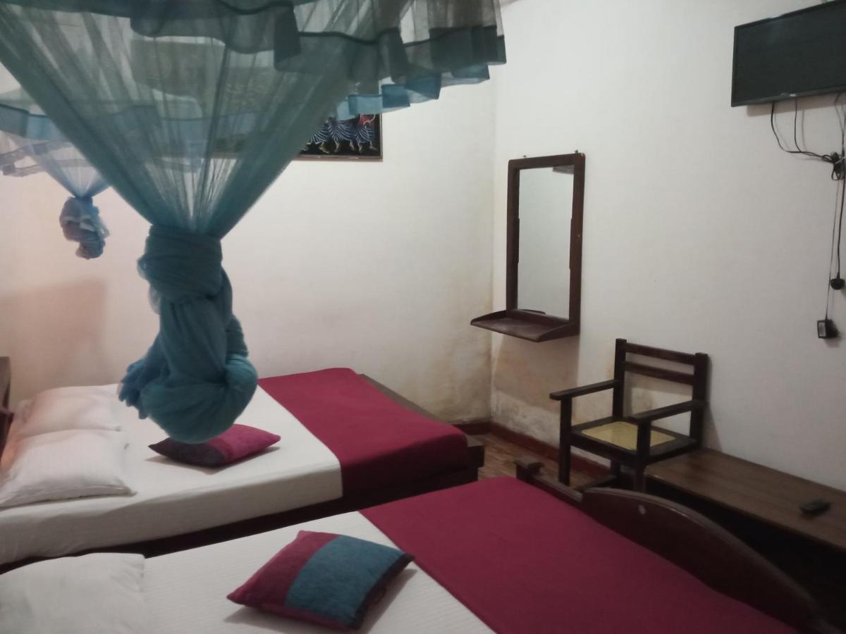 Bevary City Hotel Anurâdhapura Extérieur photo