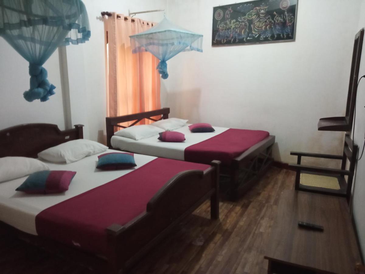 Bevary City Hotel Anurâdhapura Extérieur photo