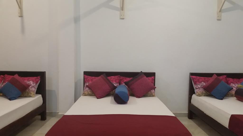 Bevary City Hotel Anurâdhapura Extérieur photo