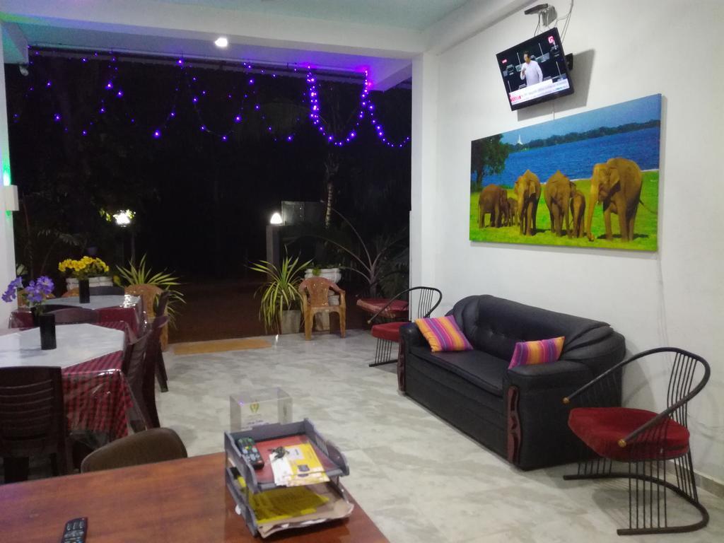 Bevary City Hotel Anurâdhapura Extérieur photo