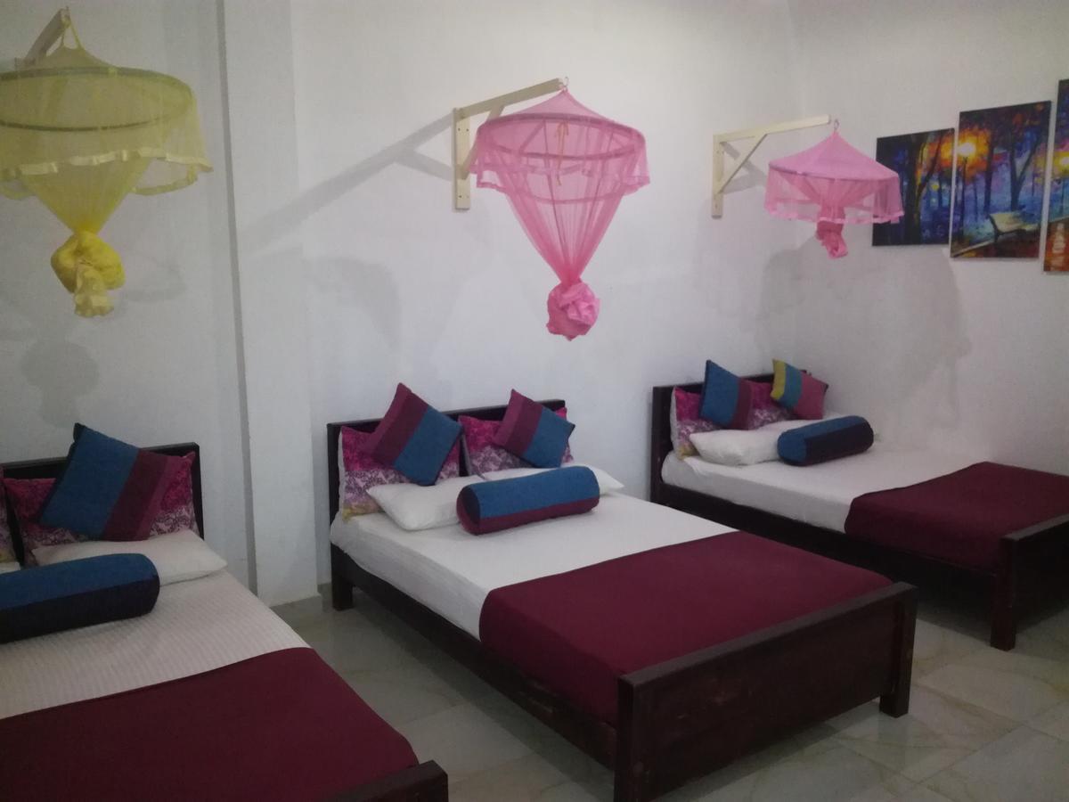 Bevary City Hotel Anurâdhapura Extérieur photo