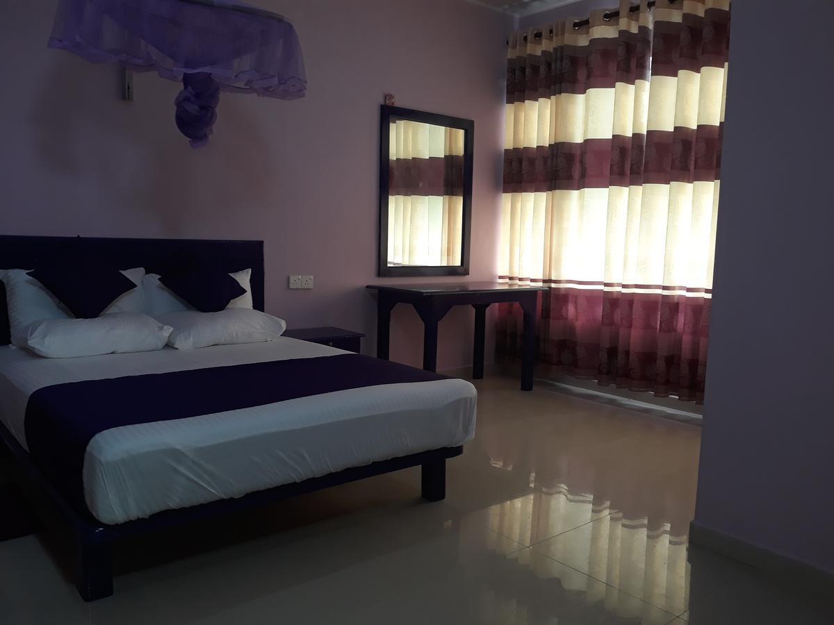 Bevary City Hotel Anurâdhapura Extérieur photo