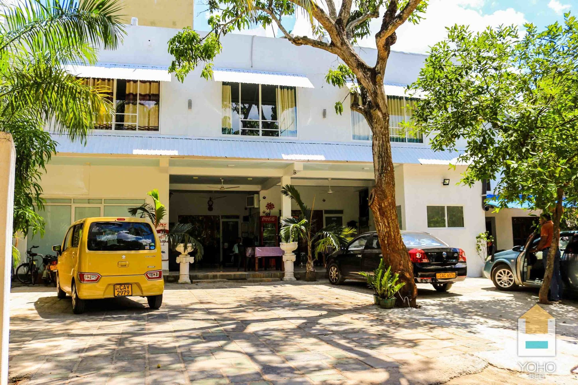 Bevary City Hotel Anurâdhapura Extérieur photo